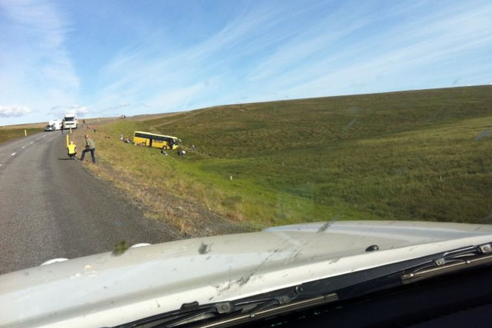 Lögregla og björgunarsveitir eru á staðnum en ekki þurfti að …