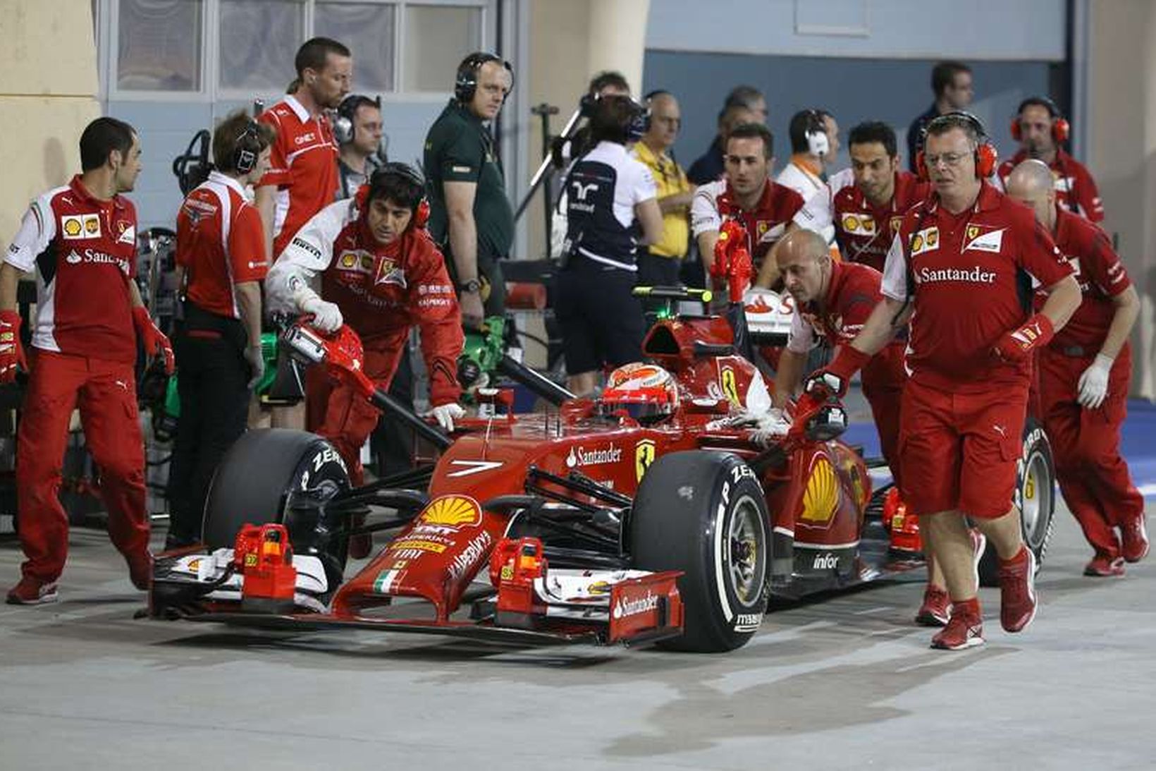 Räikkönen segir Ferrarifákinn skorta hraða til að slást á toppnum.
