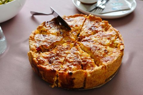 Quiche Lorraine er fullkomin til að njóta í tilefni dagsins, þjóðhátiðardag Frakka, Bastilludaginn góða.