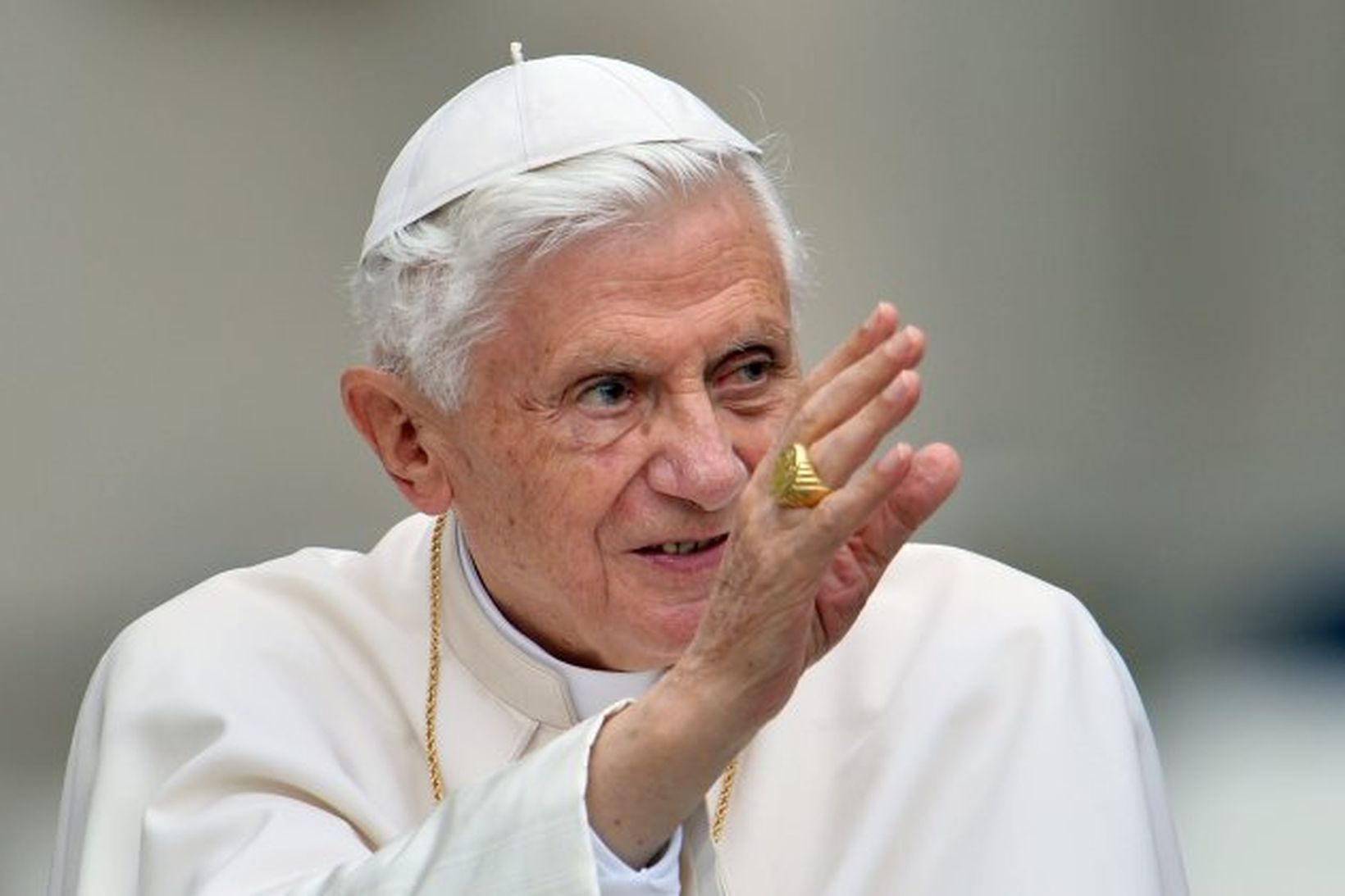 Afsögn Benedikts XVI hefur tekið gildi.