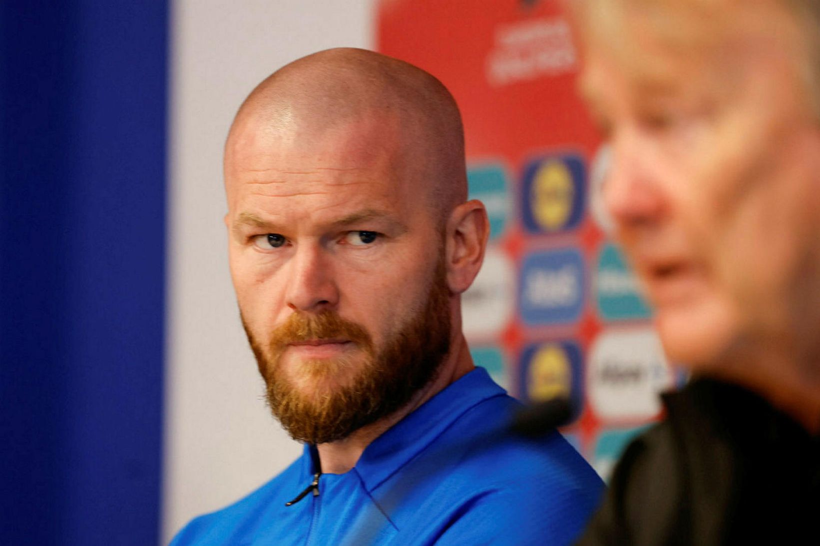 Aron Einar Gunnarsson á blaðamannafundinum í dag.