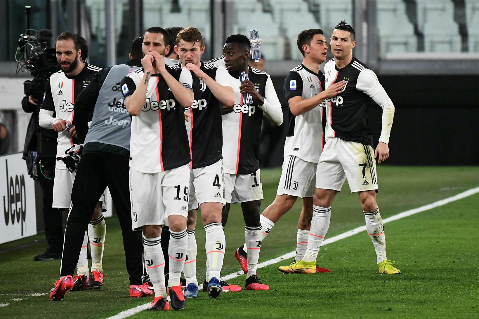 Juventus er með eins stigs forskot á toppi ítölsku A-deildarinnar …