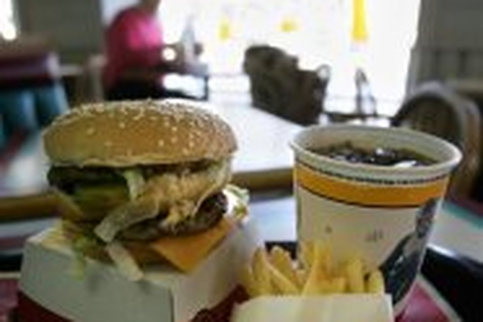 Árstekjur McDonalds fyrir árið 2005 jukust um 7%, en því …