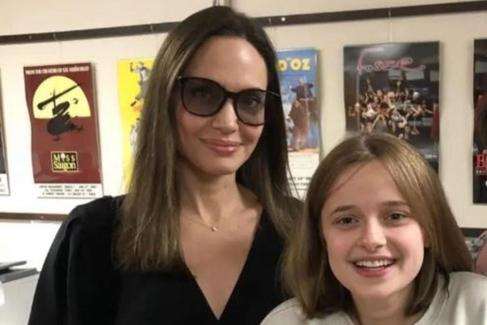 Angelina Jolie ásamt yngstu dóttur sinni.