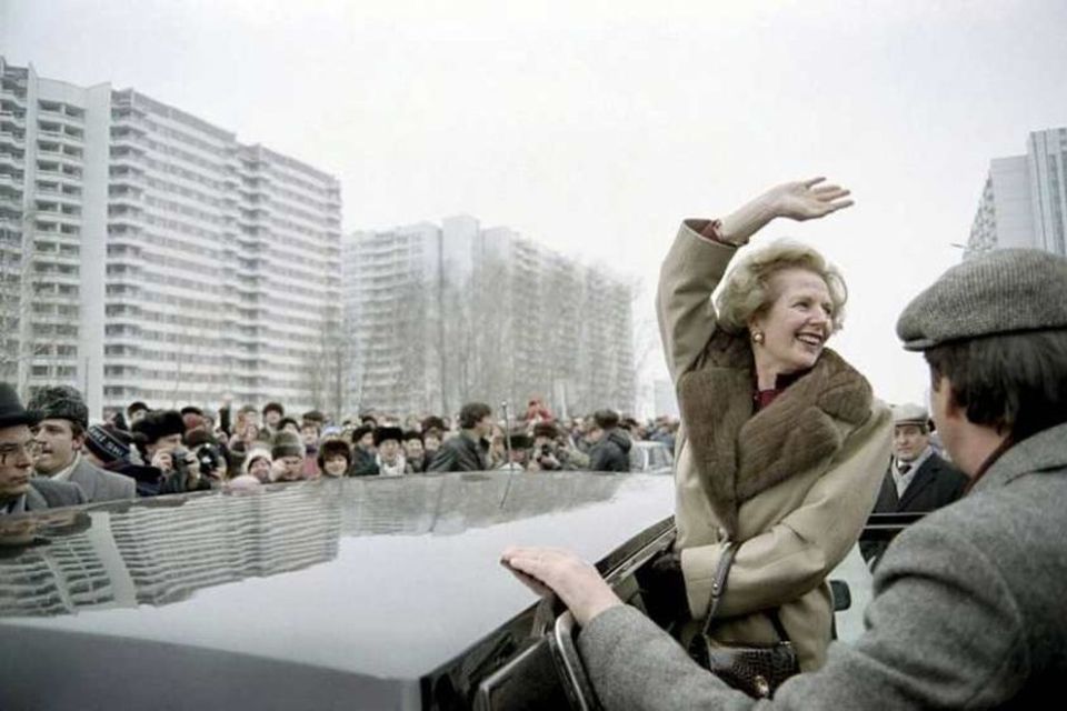 29. mars 1987, Margaret Thatcher heilsar Moskvubúum í heimsókn til Sovétríkjanna.