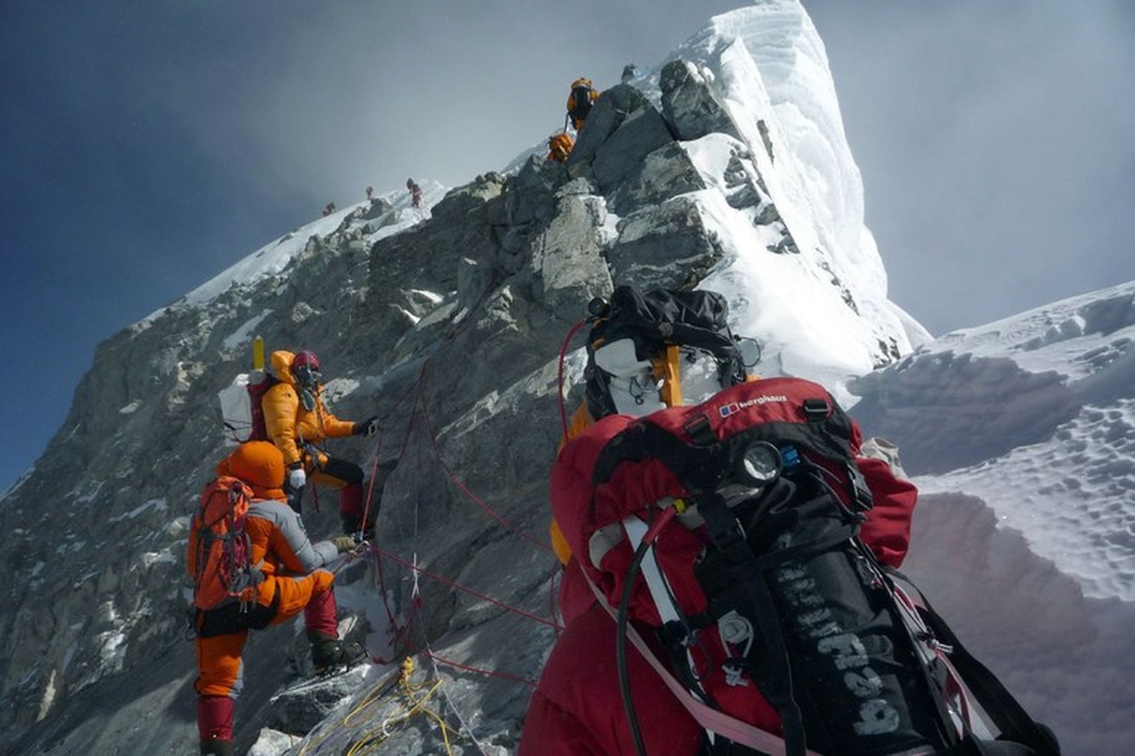 Göngugarpar nálgast tind Everest.