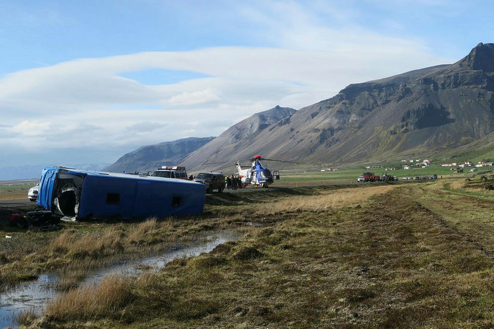 Tveir farþegar liggja enn á Sjúkrahúsinu á Akureyri.