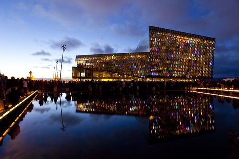 Harpa concert hall, whose LED lit facade is by artist Ólafur Elíasson, fits well into the Sónar concept.