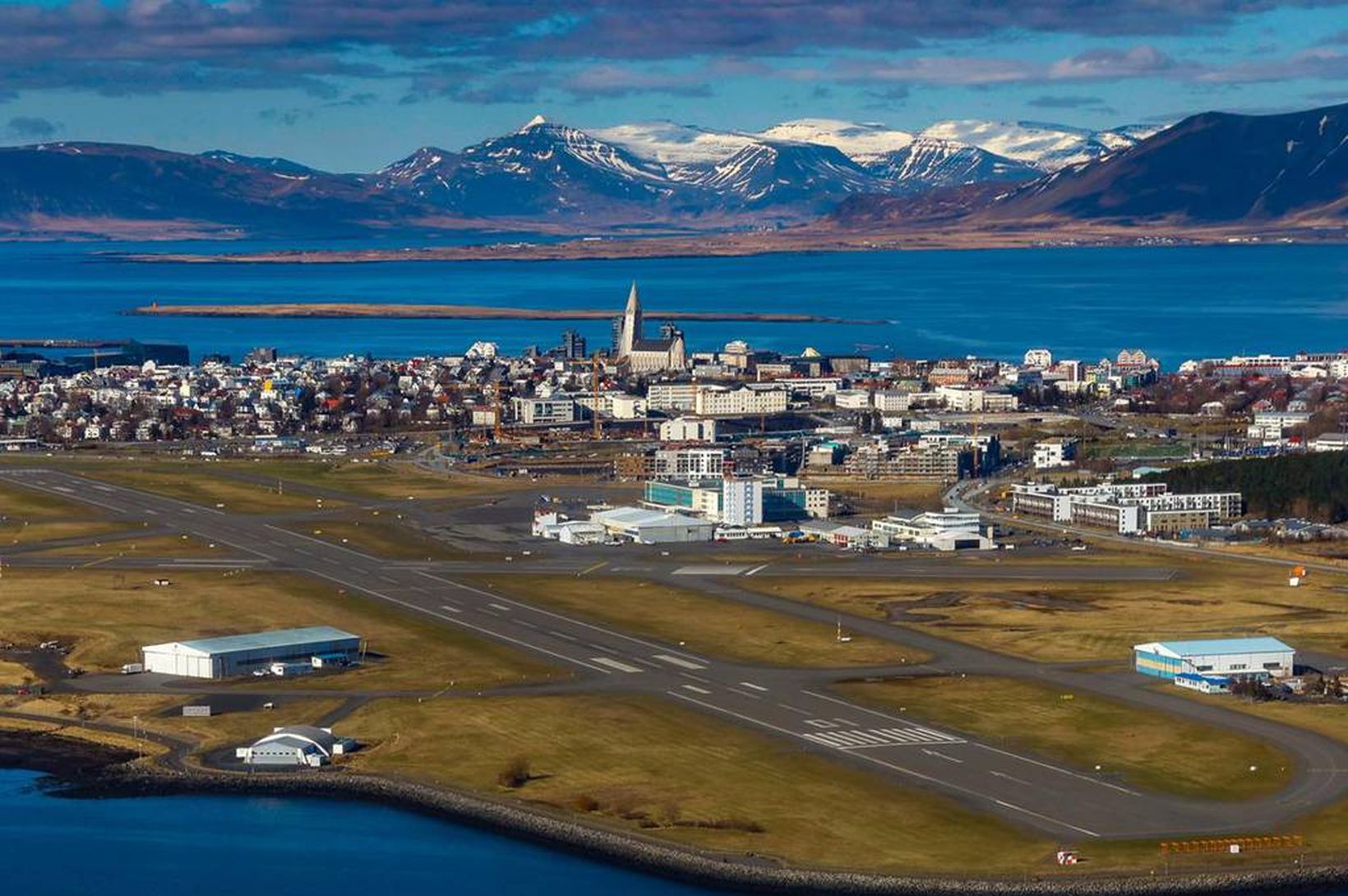 Leggur til þjóðaratkvæði um flugvöllinn