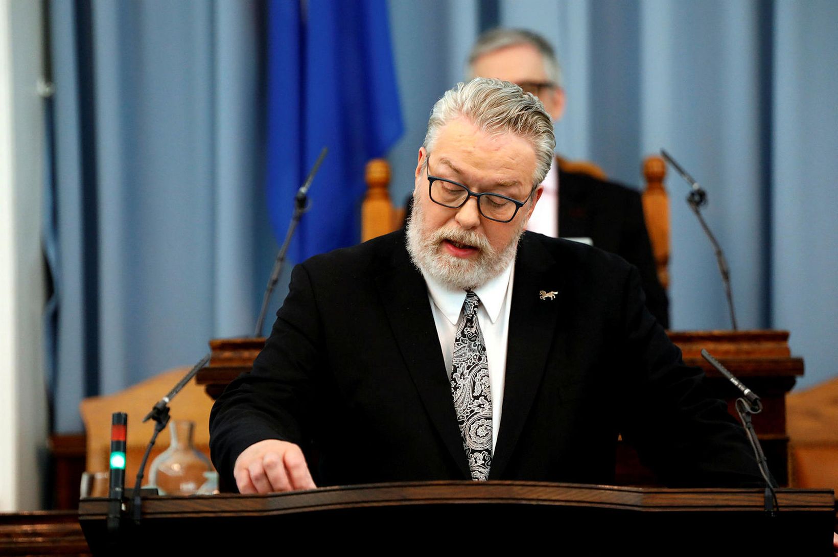 „Meðan á þessu fer fram er enn yppt öxlum“