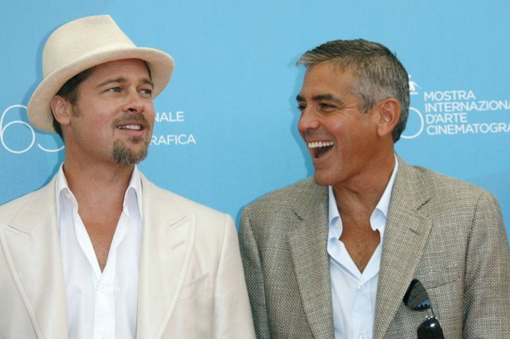 Leikararnir George Clooney og Brad Pitt þykja með myndarlegustu mönnum …