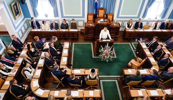 Skoðar ekki styrki