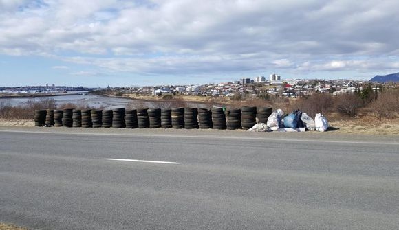 Fundu ríflega 130 dekk við Vog