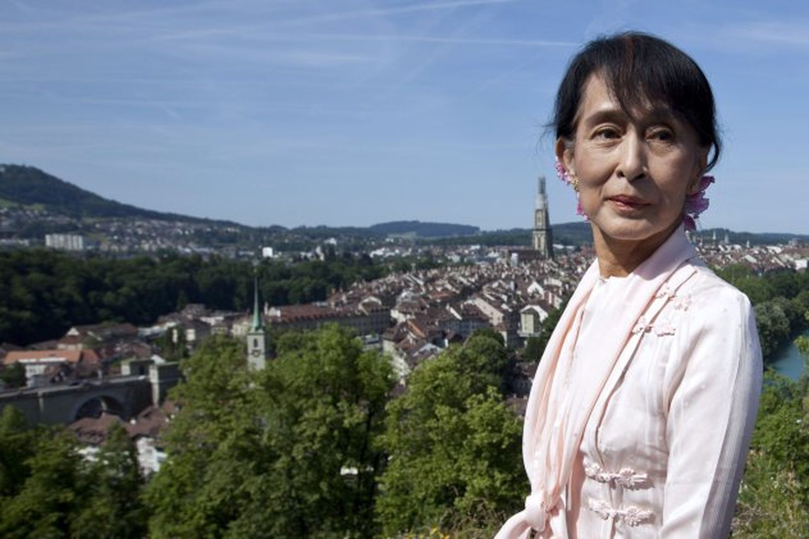 Aung San Suu Kyi ferðast nú um Evrópu í fyrsta …