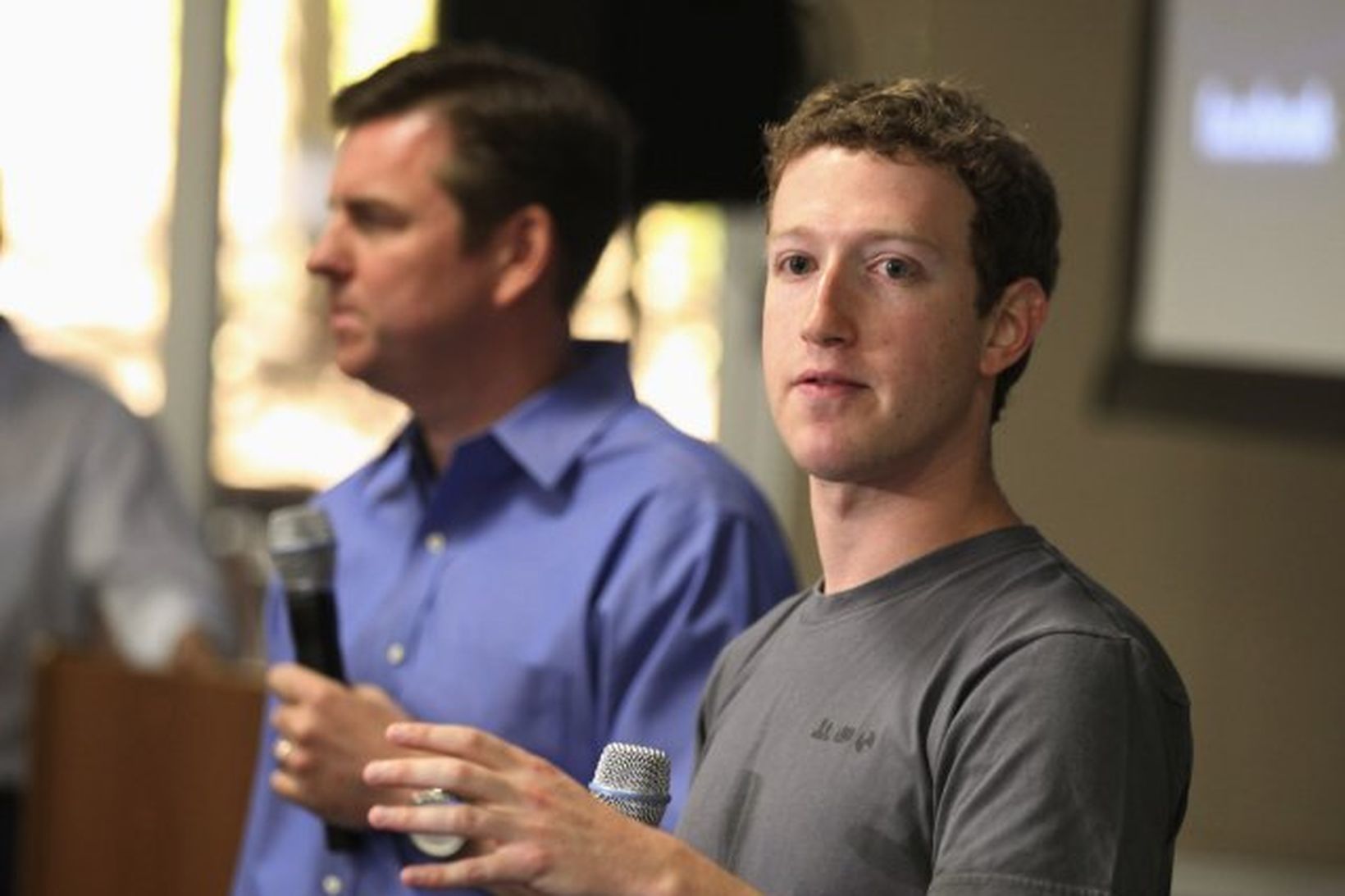 Tony Bates forstjóri Skype og Mark Zuckerberg forstjóri Facebook héldu …