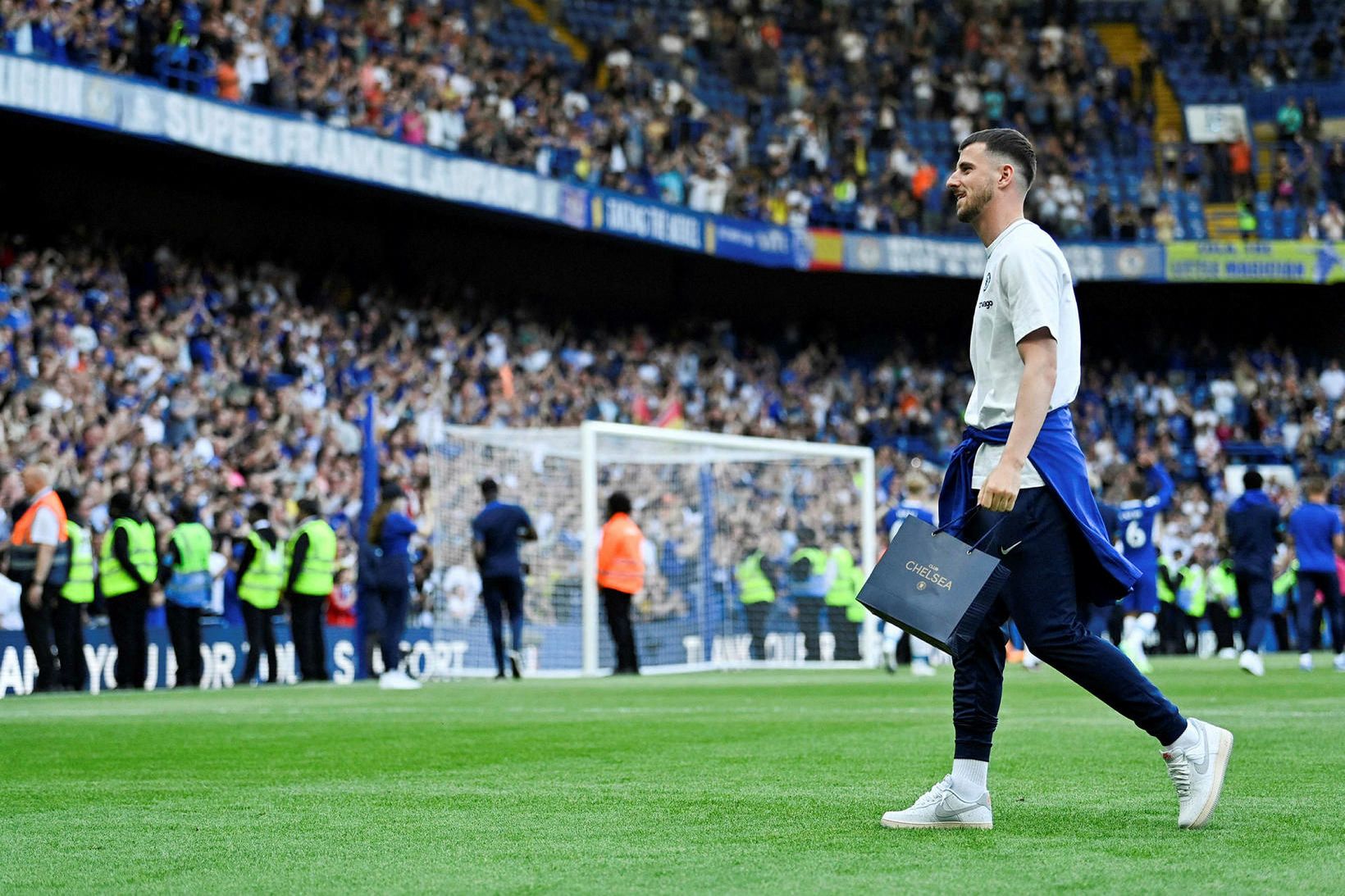 Mason Mount er á förum frá Chelsea.