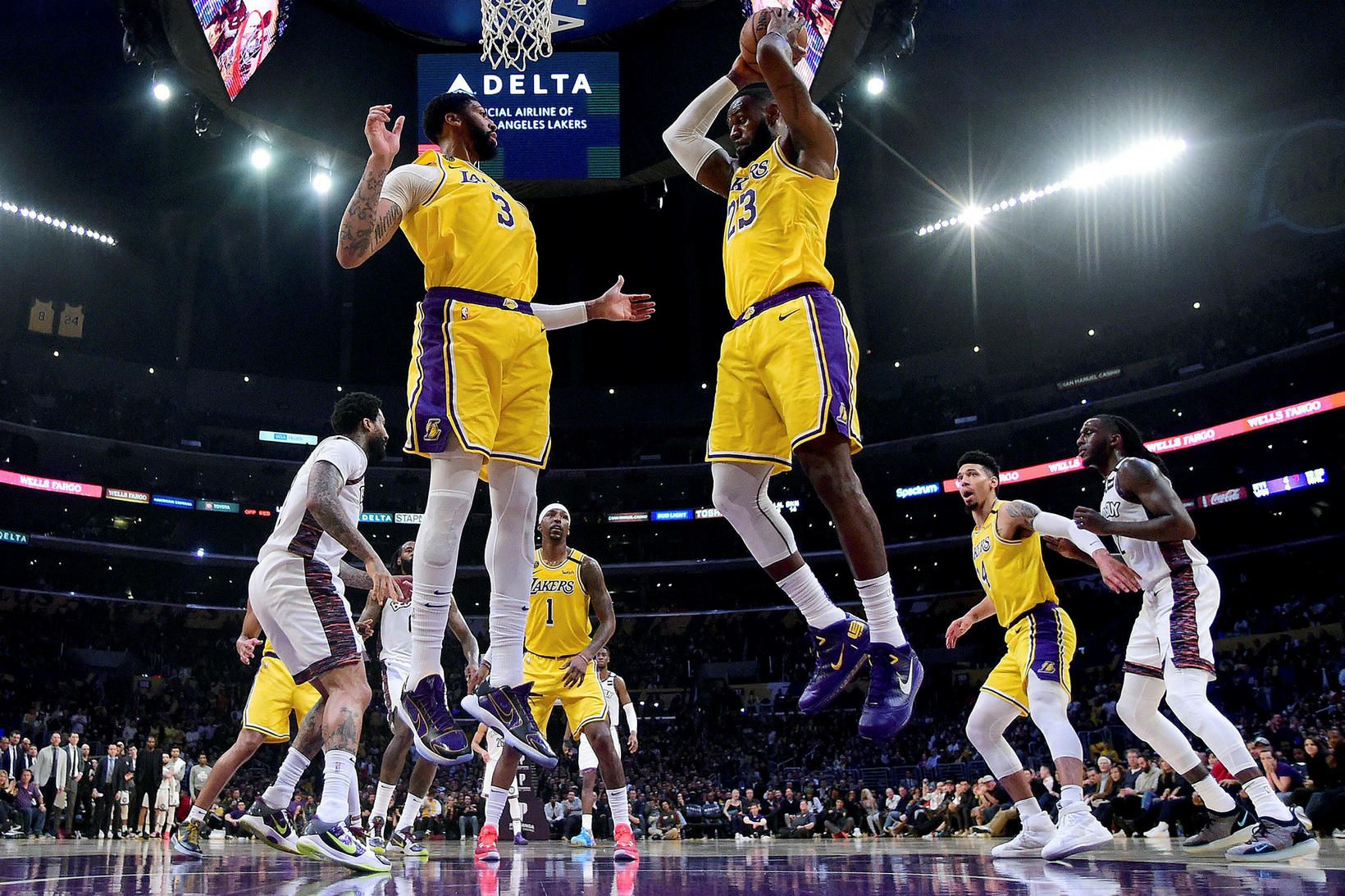 Los Angeles Lakers er í toppsæti Vesturdeildarinnar.