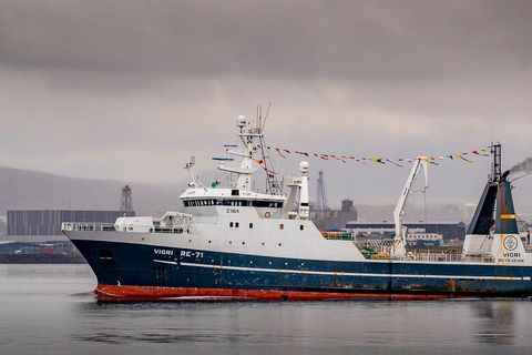 Sjómönnum á Vigra RE hefur verið sagt upp störfum.
