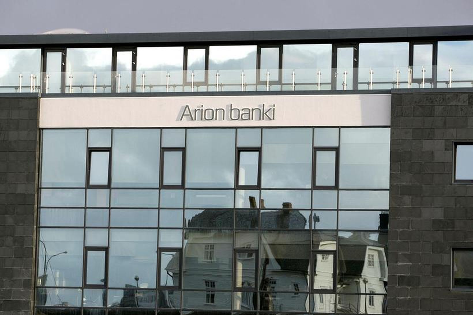Kaupþing á 87% hlut í Arion banka.