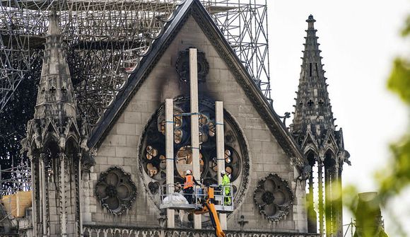 Rigningin versti óvinur Notre Dame