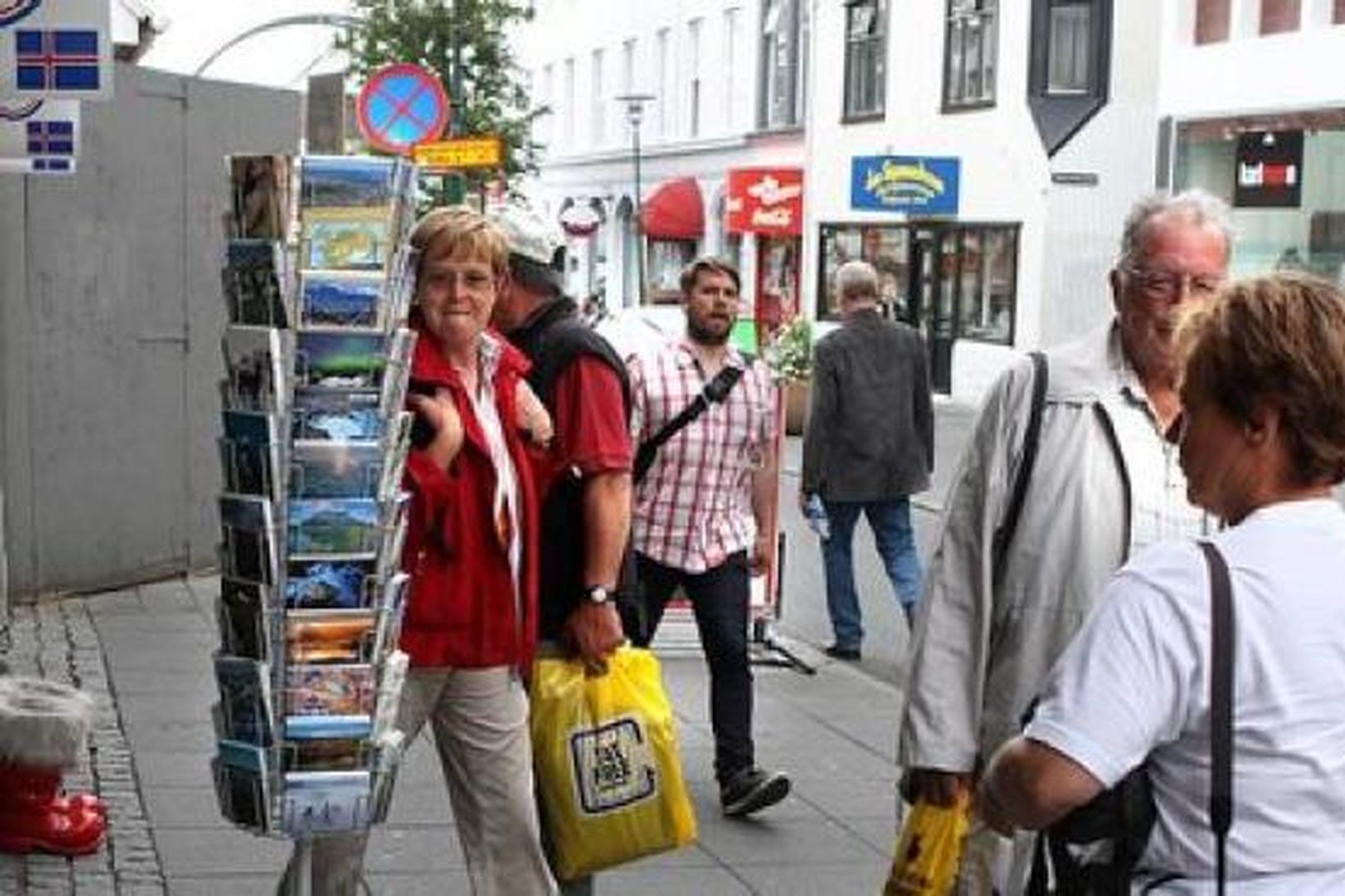 Erlendir ferðamenn í borginni.