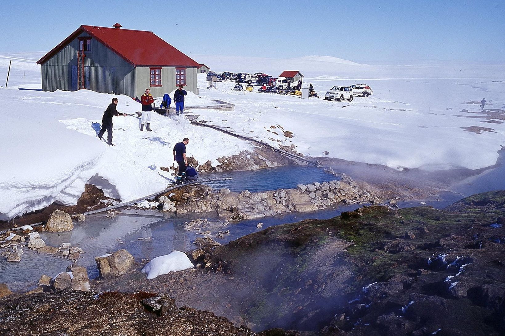 Veðurstöðvar Veðurstofunnar á Hveravöllum og í Sandbúð hafa dottið út …