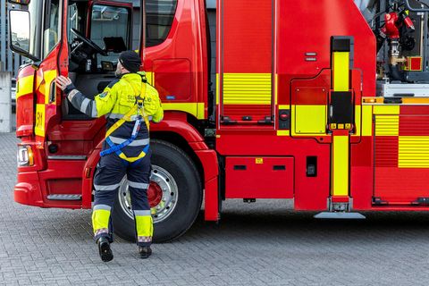 Slökkviliðið sinnti 18 útköllum vegna úrkomunnar sem reið yfir borgina um fjögurleitið í dag.