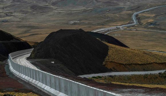 Grikkir hræðast flóttamannaflóð og reisa vegg