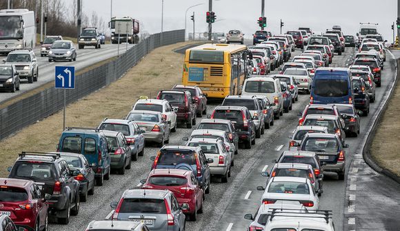 Jarðarbúar lifa á krít restina af árinu