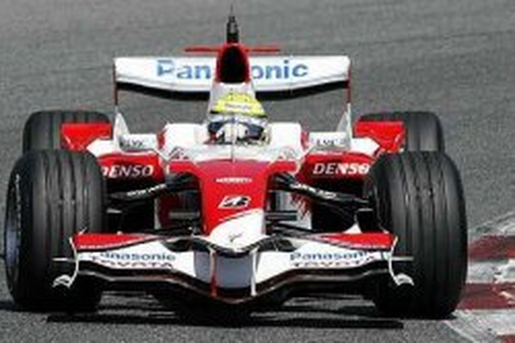 Ralf Schumacher á ferð á Toyotunni.