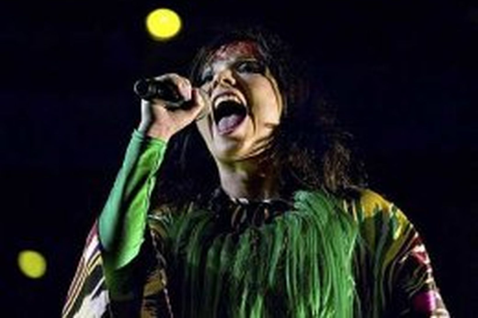 Björk kom fram á Hróarskelduhátíðinni í gærkvöldi.