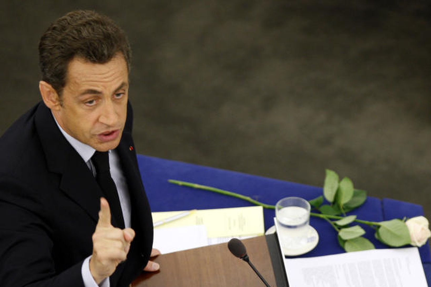 Nicolas Sarkozy Frakklandsforseti ávarpar Evrópuþingið í morgun.