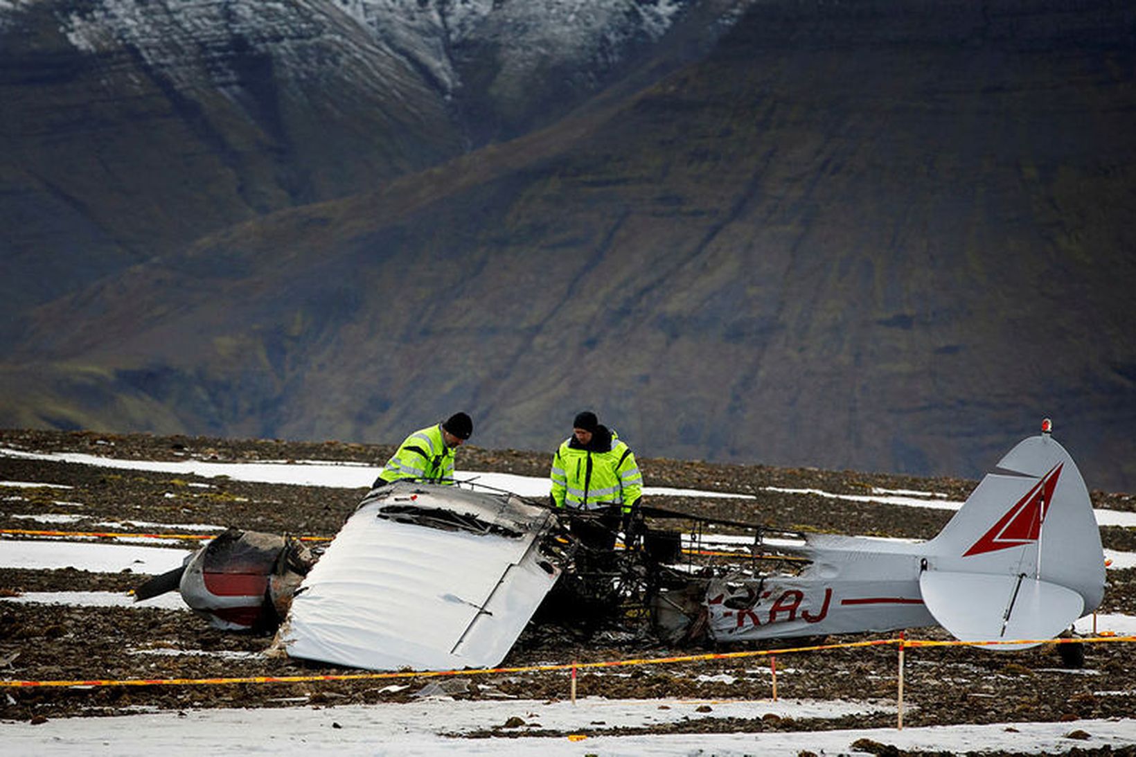 Flak flugvélarinnar á Skálafellsöxl á þriðjudagskvöld.