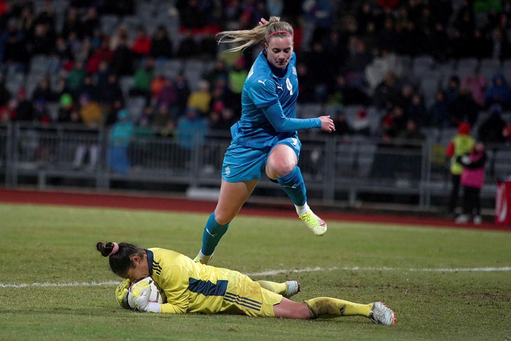 Berglind Björg Þorvaldsdóttir í landsleik Íslands og Kýpur í haust.