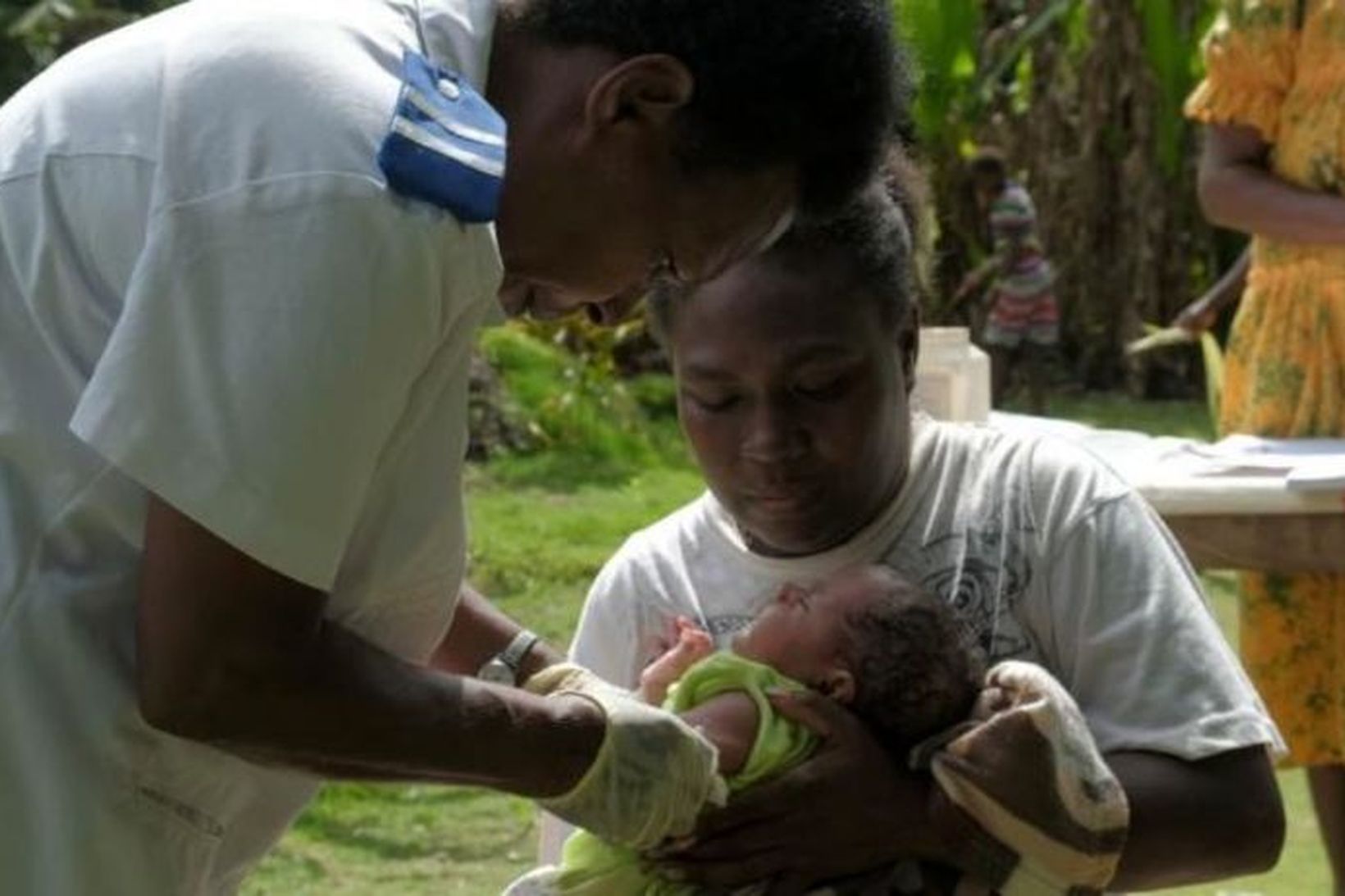 Unicef stóð að flutningi bóluefnisins um 40 kílómetra yfir bratta …