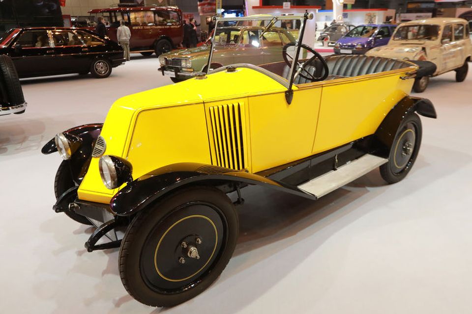 Renault KJ1 cabriolet frá 1923 er meðal magnaðra gripa á sýningunni í París