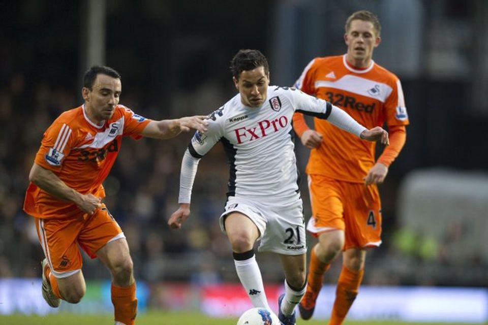 Leon Britton, til vinstri, er í stóru hlutverki á miðjunni hjá Swansea.