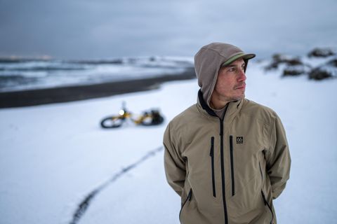 Chris Burkard er heillaður af Íslandi og hefur varið miklum tíma hér við útivist og …