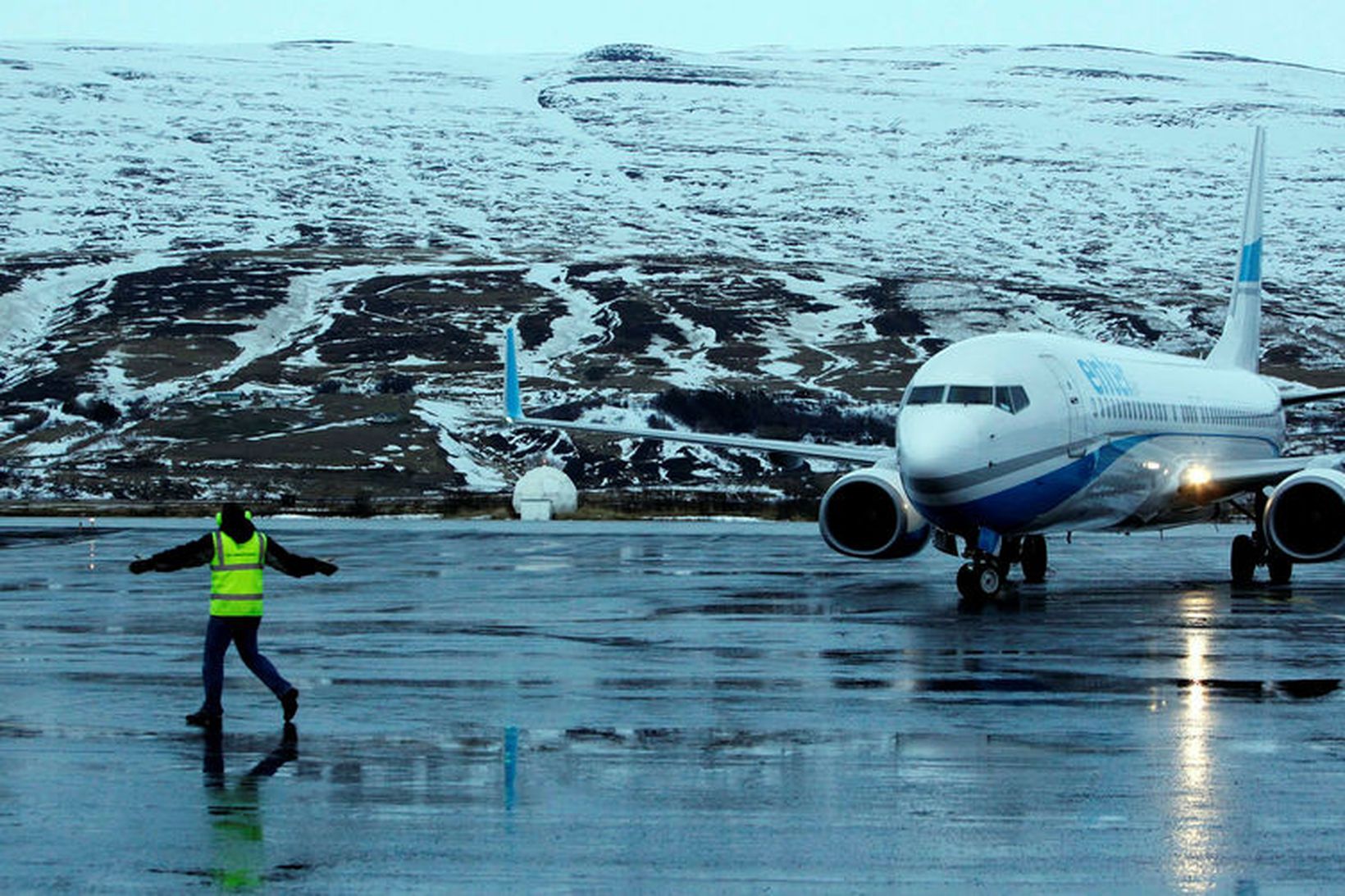 Beint flug Super Break, breskrar ferðaskrifstofu, frá Englandi til Akureyrar …