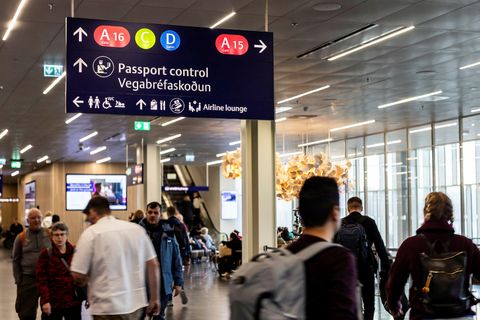 Customs Officers at Keflavík Airport Seize Increasing Number of Fake Driver&#8217;s Licenses.