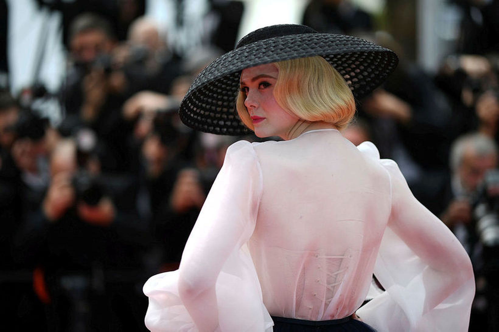 Elle Fanning í Dior í Cannes.