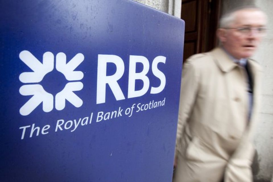 RBS bankinn í Bretlandi lenti í miklum tölvuvandræðum í allt að 2 vikur sem töfðu …