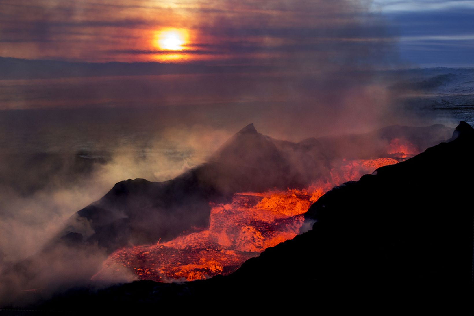 Jarðskjálftahrina hófst í Bárðarbungu um miðjan ágúst. Lítið eldgos varð …