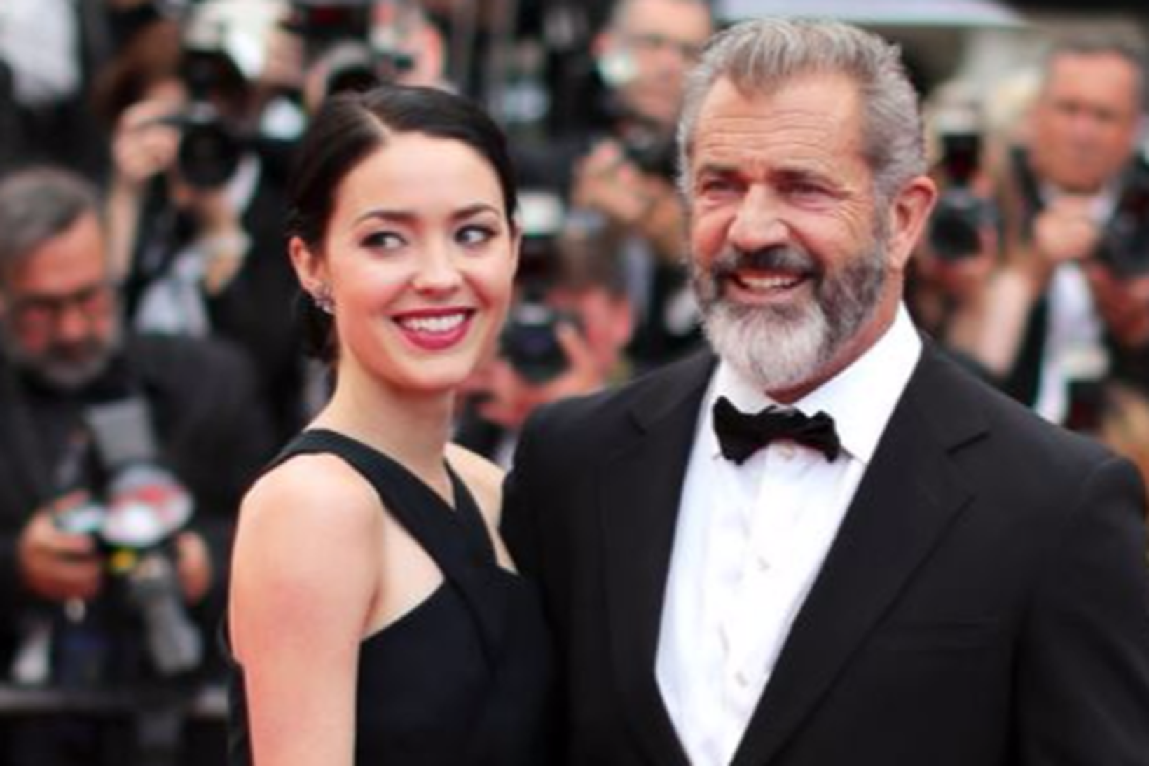 Rosalind Ross og Mel Gibson eiga von á barni.
