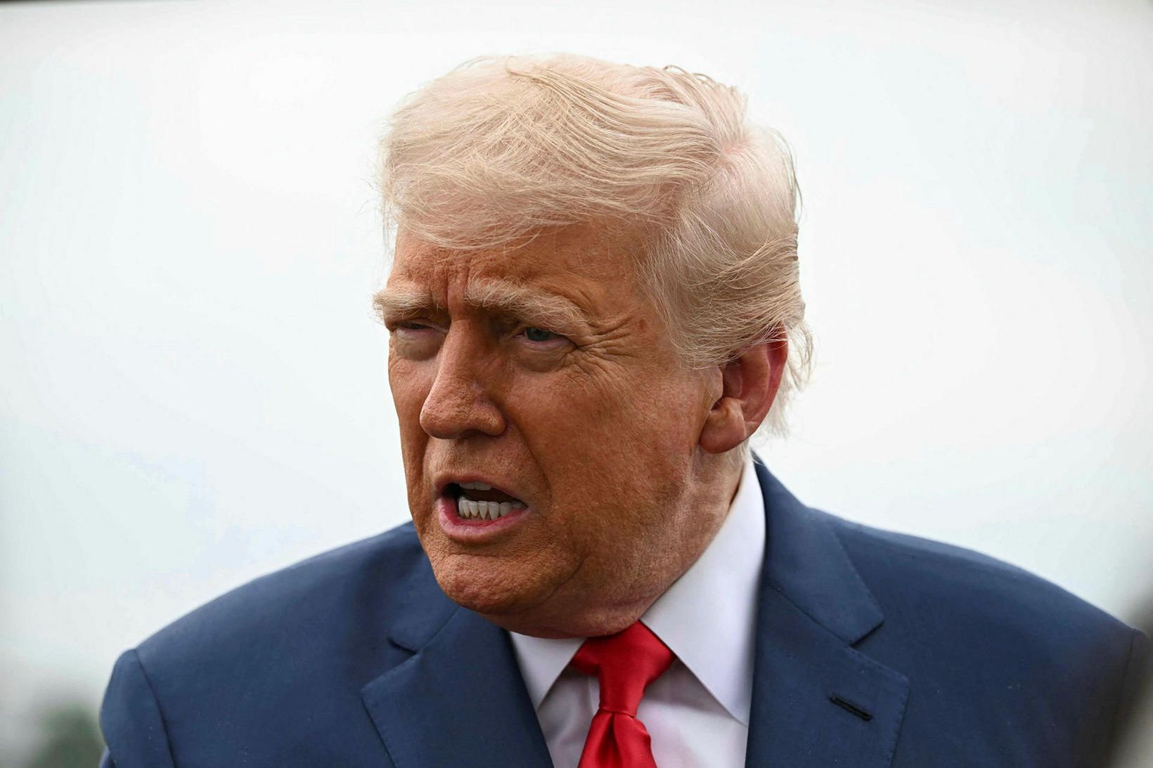 Donald Trump Bandaríkjaforseti er hann ræddi við fjölmiðla í gær.