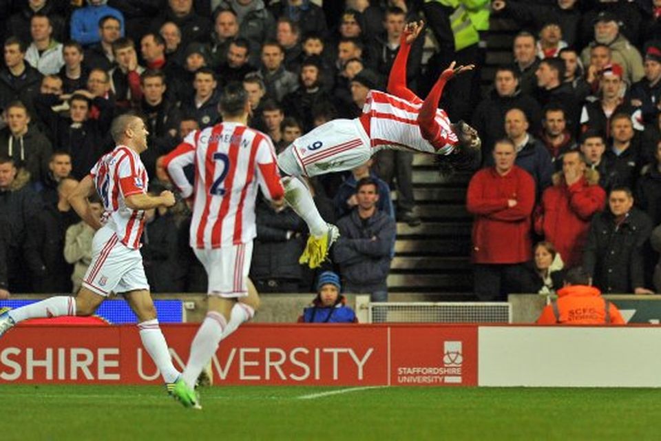 Kenwyne Jones fagnar eftir að hafa komið Stoke í 2:1, eins og honum einum er …