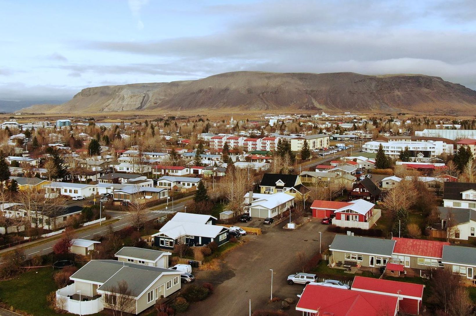 Vilja hvorki skerða þjónustu né stöðva uppbyggingu