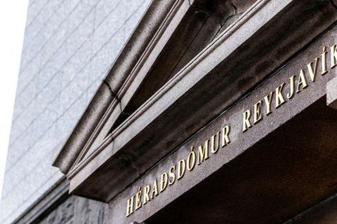 Héraðsdómur Reykjavíkur taldi rannsókn lögreglu ekki fullnægjandi.
