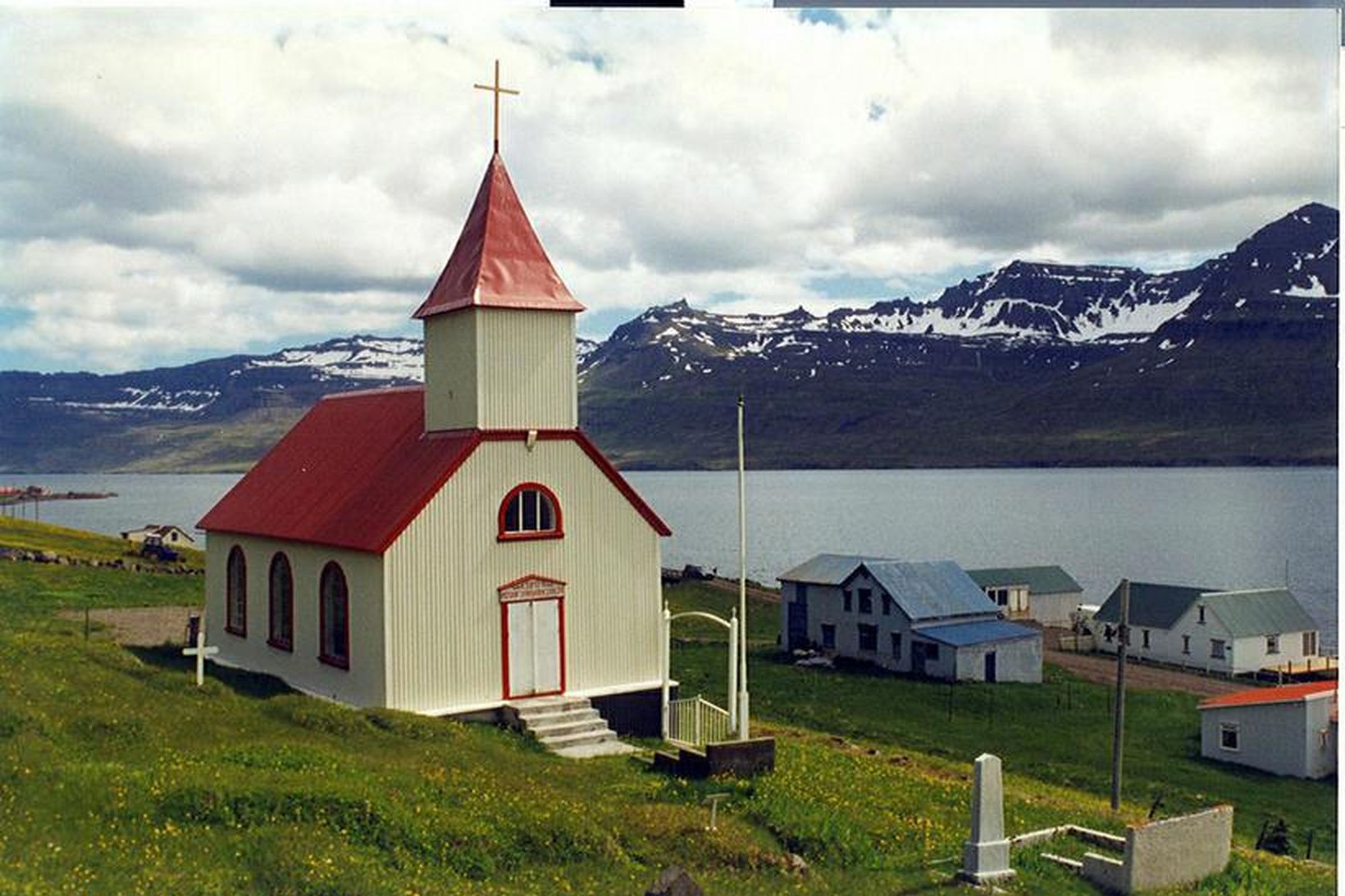 Kirkjan í Mjóafirði.