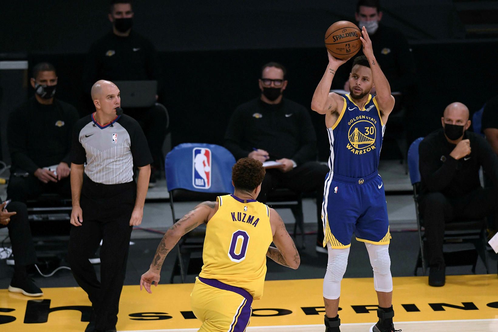 Stephen Curry skoraði 26 stig gegn Los Angeles Lakers.